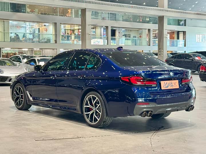 BMW 5-Series 2021 540i M — фото 12