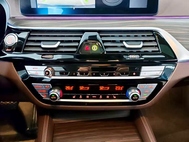 BMW 5-Series 2023 530 Li x Drive — фото 13