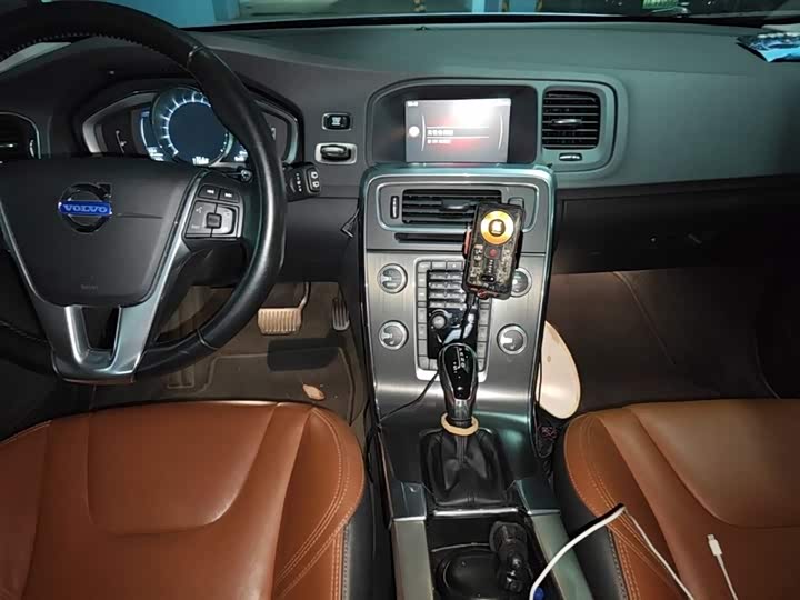 Volvo V60 2015 T 5 — фото 13