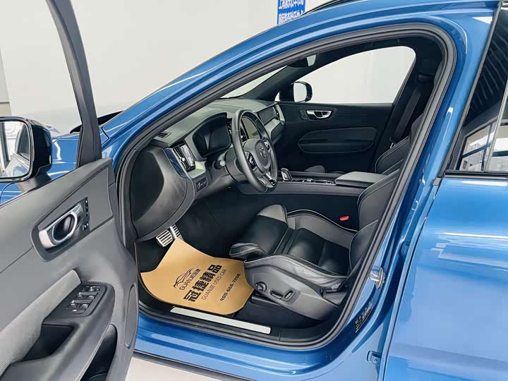 Volvo XC60 Hybrid 2021 T 8 E Hybrid — фото 4