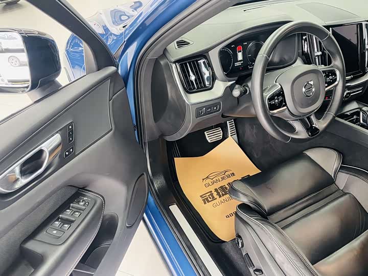 Volvo XC60 Hybrid 2021 T 8 E Hybrid — фото 5