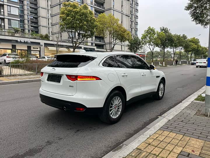 Jaguar F-PACE 2019 2.0 T 4 WD — фото 6