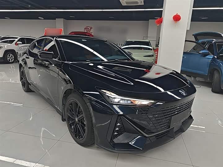 Changan UNI-V 2022 1.5 T Premium — фото 4