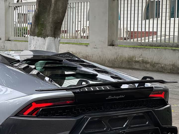 Lamborghini Huracán 2016 Huracán RWD Coupe — фото 16