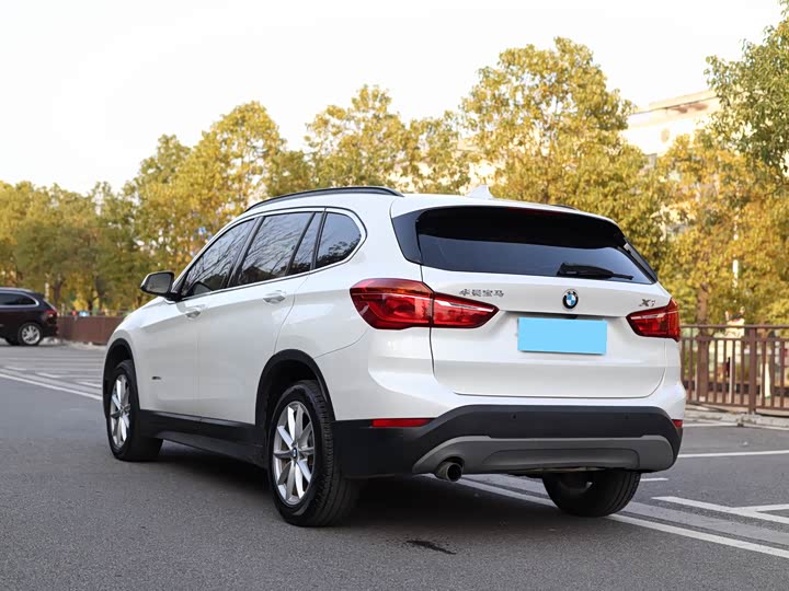 BMW X1 2016 s Drive 18 Li — фото 4