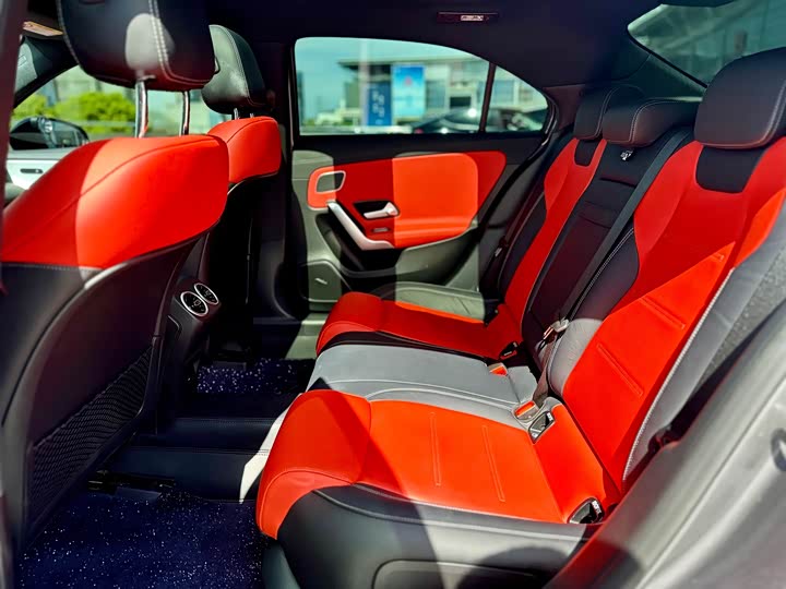 Mercedes-Benz A-Class 2024 AMG A 35 L 4 MATIC — фото 11