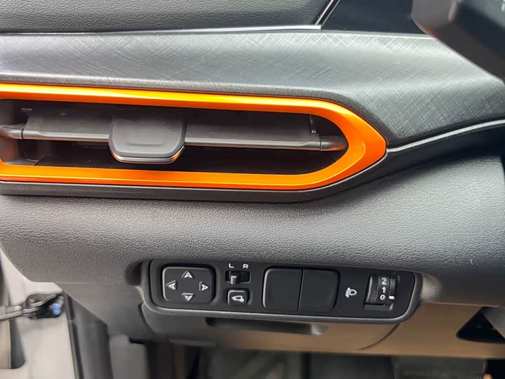 Changan UNI-T 2023 1.5 T Premium — фото 20