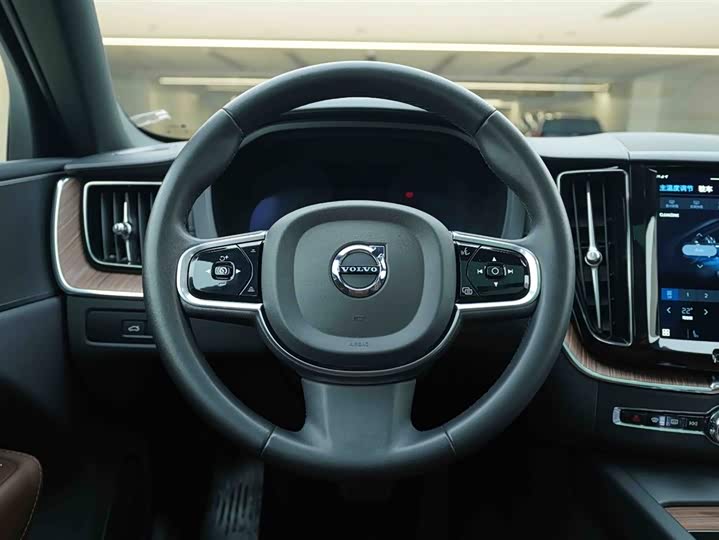 Volvo XC60 Hybrid 2024 T 8 PHEV 4 WD — фото 17