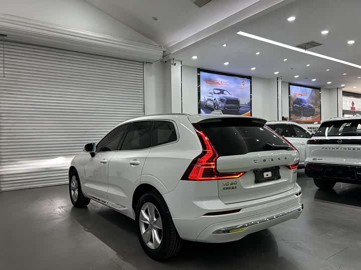 Volvo XC60 2022 B 5 4 WD — фото 2