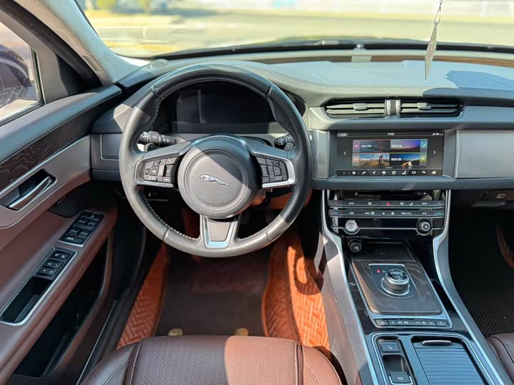 Jaguar XFL 2018 XFL 2.0 T 250 PS — фото 9