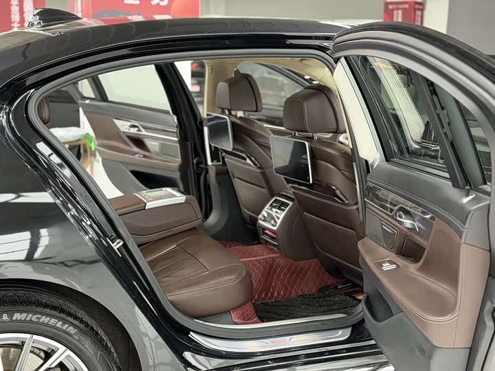 BMW 7 Series 740Li продвинутая — фото 9