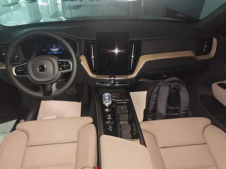 Volvo XC60 Hybrid 2026 Hybrid 4 WD — фото 10