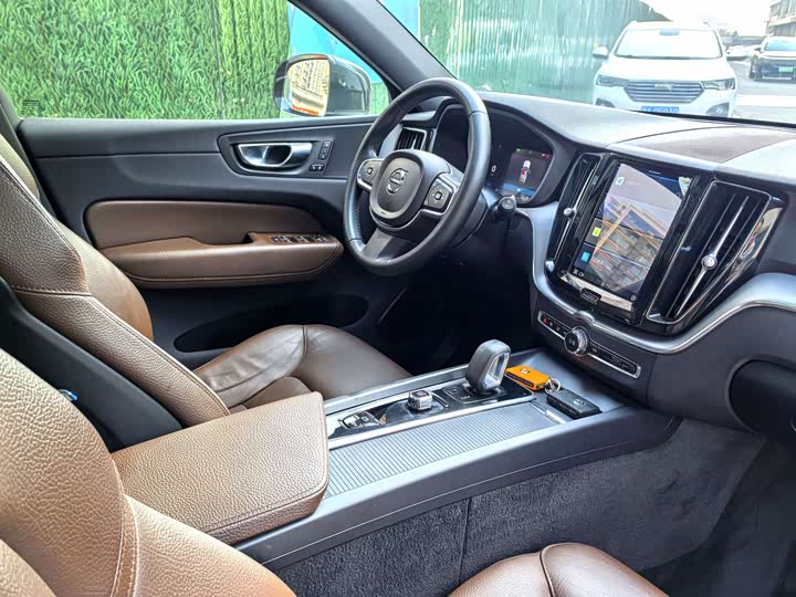 Volvo XC60 2022 B 5 4 WD — фото 5