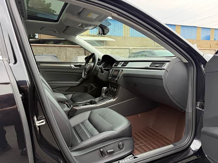Volkswagen Passat — фото 16