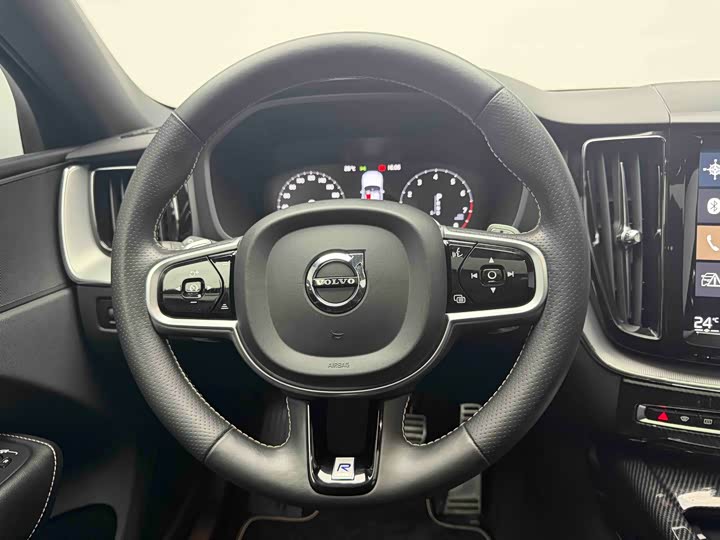 Volvo XC60 2019 T 5 4 WD V — фото 15
