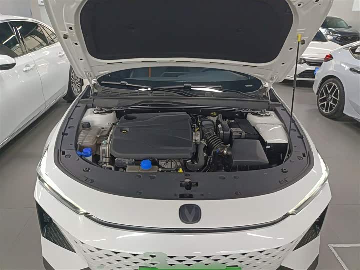 Changan UNI-V 2024 1.5 T Premium — фото 19