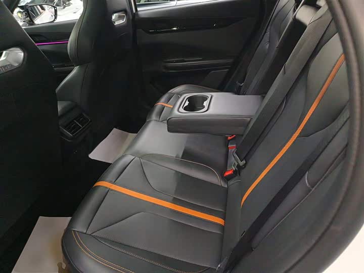 Changan UNI-V 2024 1.5 T Premium — фото 17