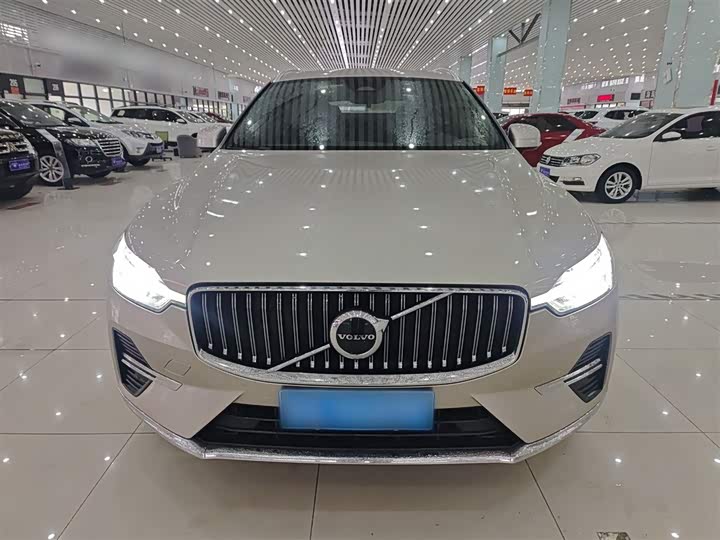 Volvo XC60 2023 B 5 4 WD — фото 3