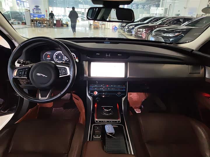 Jaguar XFL 2020 XFL 2.0 T P 250 2 WD — фото 6