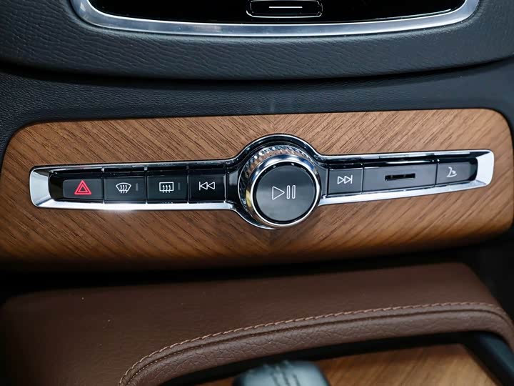 Volvo XC90 2021 B 5 — фото 23