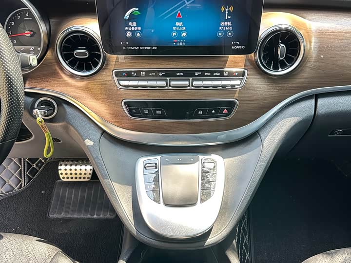 Mercedes-Benz V-Class 2022 V 260 L — фото 29