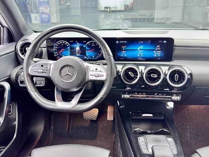 Mercedes-Benz A-Class 2019 A 180 L — фото 9