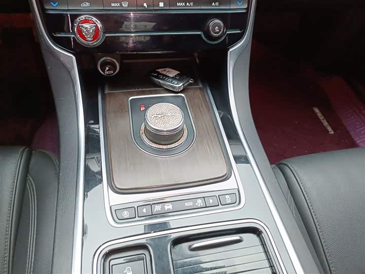 Jaguar XFL 2018 XFL 2.0 T 200 PS — фото 14