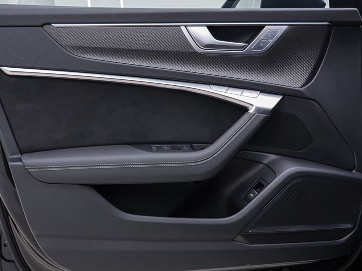 Audi RS6 2022 RS 6 4.0 T Avant — фото 18