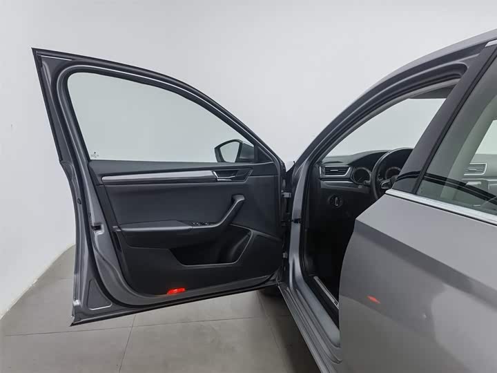 Skoda Superb — фото 8