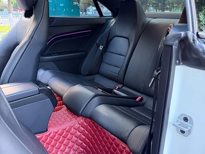 Mercedes-Benz E-Class E 200 — фото 13