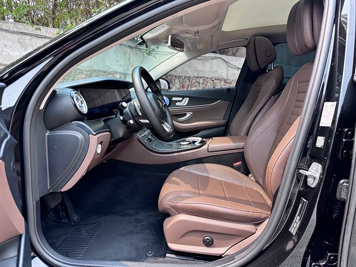Mercedes-Benz E-Class 2018 E 300 L — фото 8