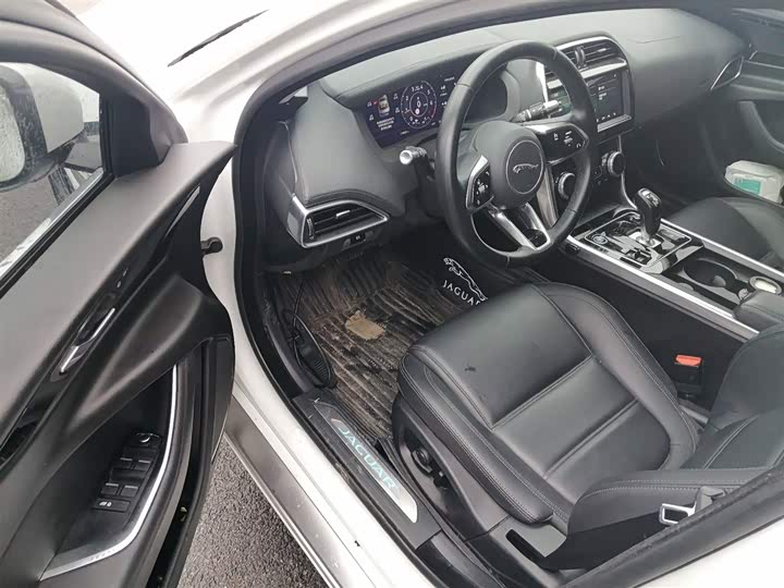 Jaguar XEL 2020 2.0 T 250 PS SE — фото 12