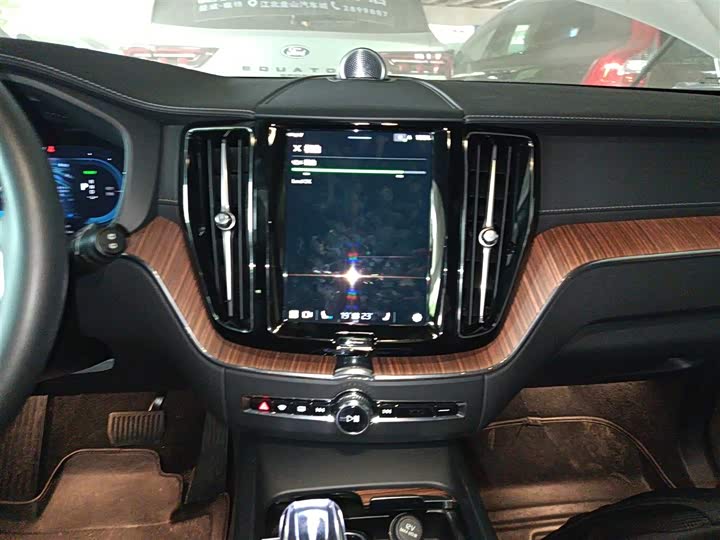 Volvo XC60 Hybrid 2025 Hybrid 4 WD — фото 13