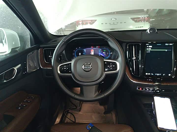 Volvo XC60 Hybrid 2025 Hybrid 4 WD — фото 11