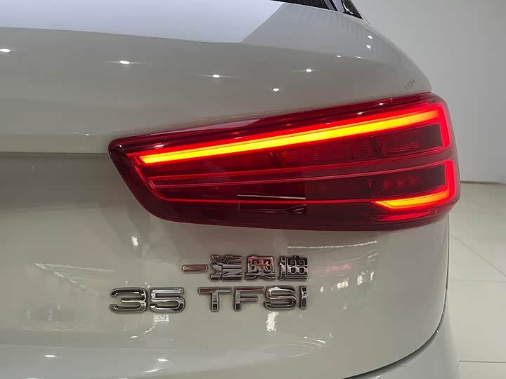 Audi Q3 2018 35 TFSI — фото 17