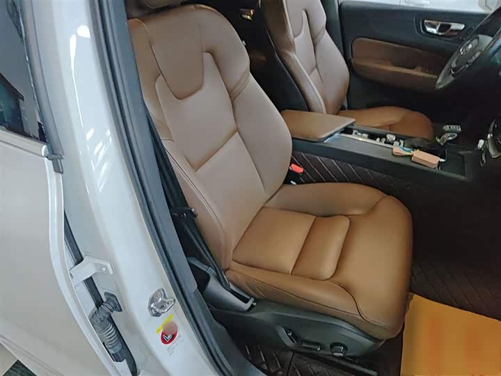 Volvo XC60 2021 T 5 4 WD — фото 25
