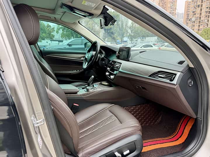 BMW 5-Series 2019 530 Li Leading — фото 13