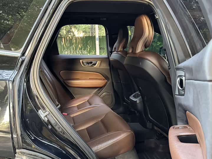 Volvo XC60 2021 T 5 4 WD — фото 10