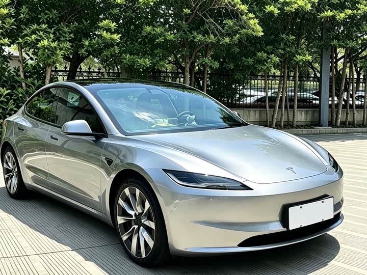 Tesla Model 3 2025 — фото 3
