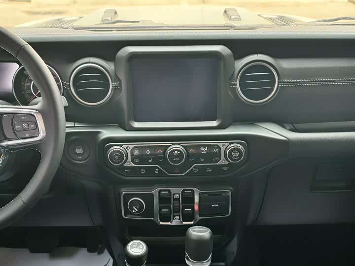 Jeep Gladiator — фото 10