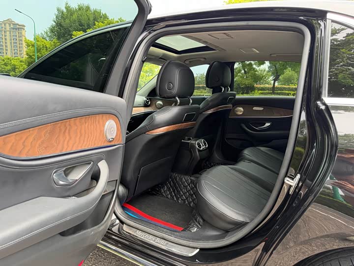 Mercedes-Benz E-Class E 200 L — фото 9
