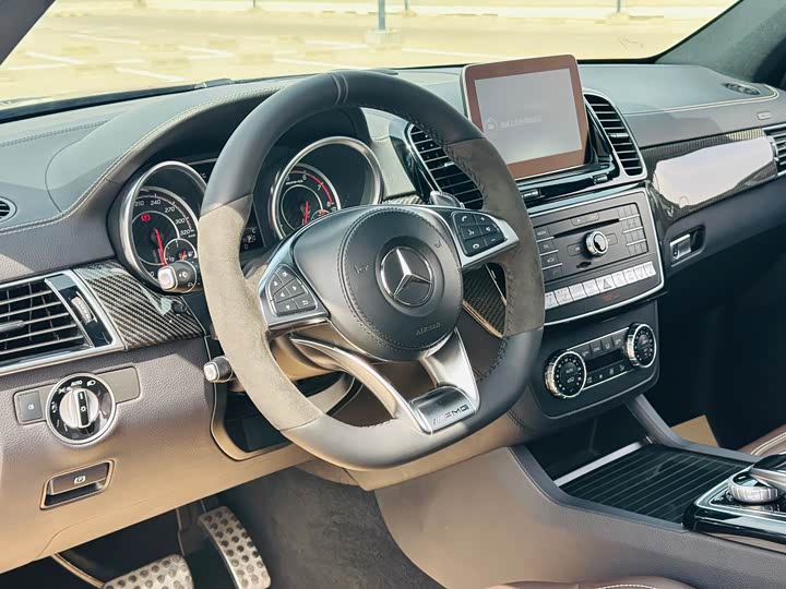Mercedes-Benz GLS 2016 AMG GLS 63 4 MATIC — фото 12