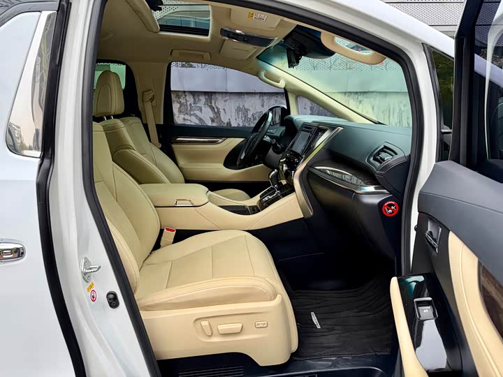 Toyota Alphard — фото 24