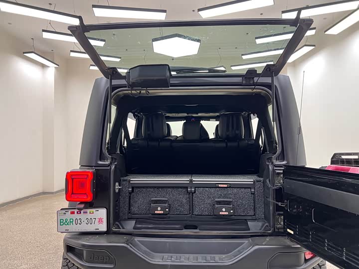 Jeep Wrangler — фото 30