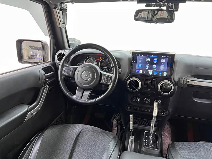 Jeep Wrangler — фото 20