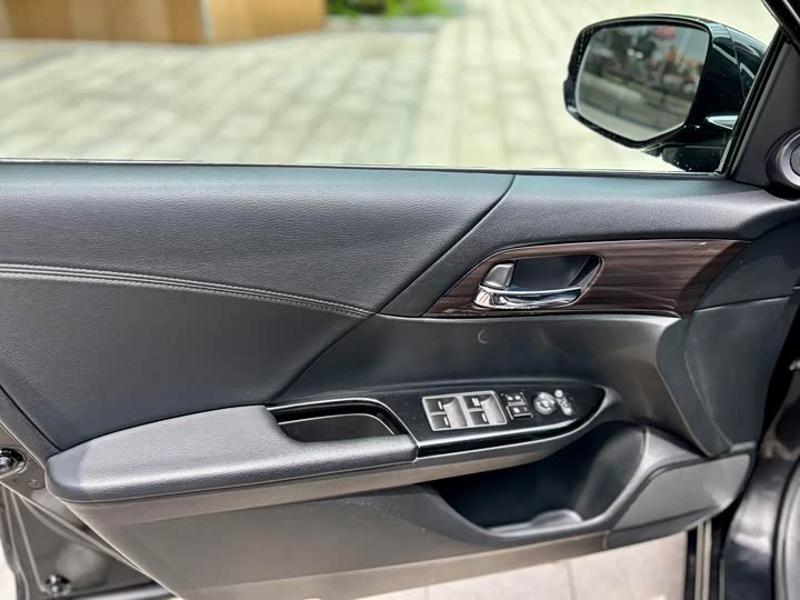 Honda Accord — фото 12