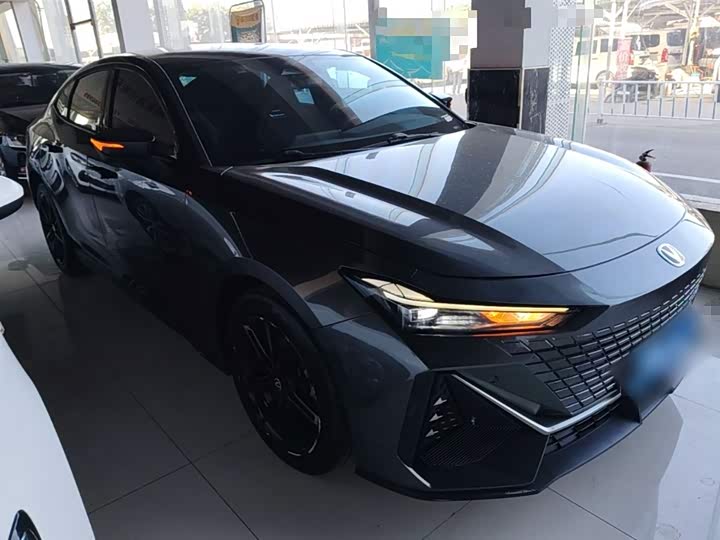 Changan UNI-V 2023 1.5 T Premium — фото 4