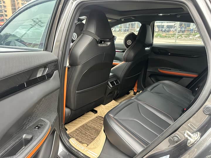 Changan UNI-V 2023 1.5 T Premium — фото 6