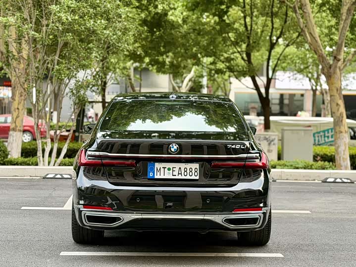 BMW 7 Series 740Li продвинутая люкс-пакет — фото 9