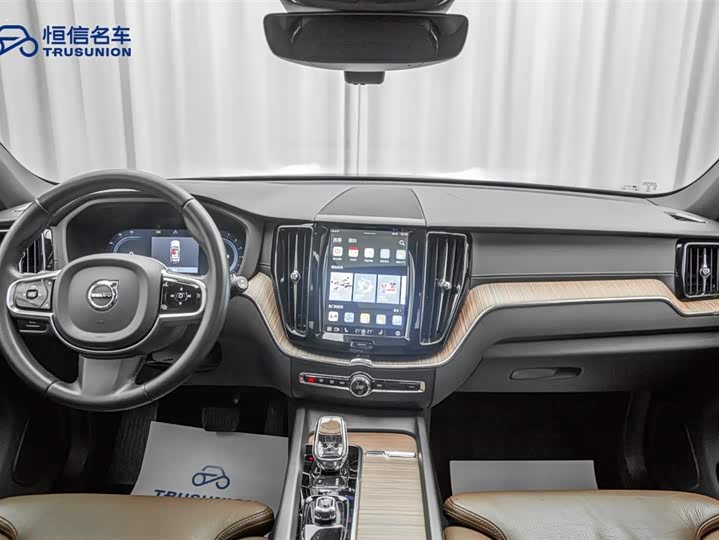 Volvo XC60 2022 B 5 4 WD — фото 13